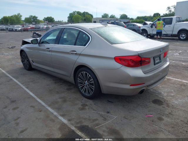 2019 BMW 530I WBAJA5C56KWA58071 Photo 2