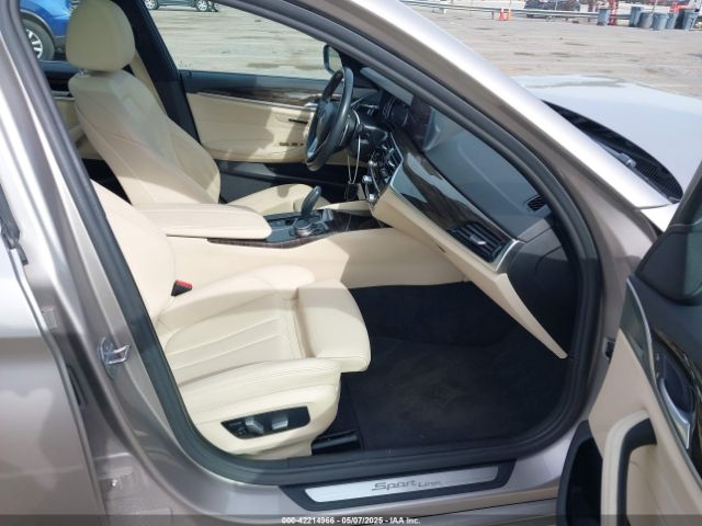 2019 BMW 530I WBAJA5C56KWA58071 Photo 4