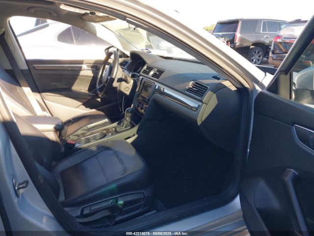 1VWBT7A35HC005395 Volkswagen Passat 1.8t Se