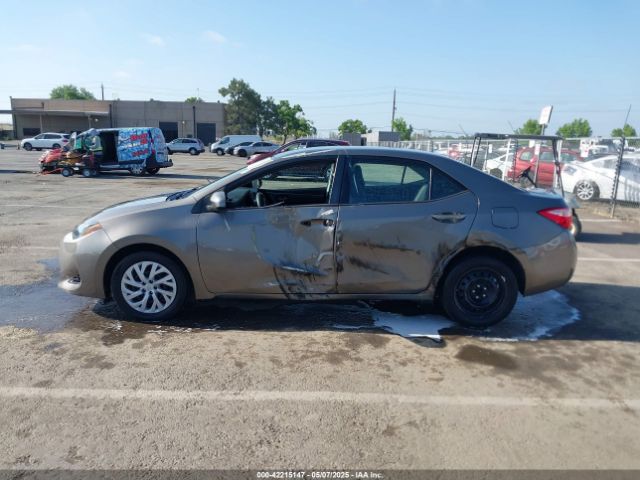 2T1BURHE1KC136602 Toyota COROLLA LE