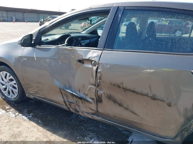 2T1BURHE1KC136602 Toyota COROLLA LE