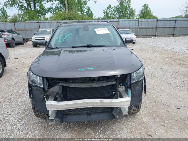 3C4NJDCB1JT481078 Jeep Compass Limited 4x4