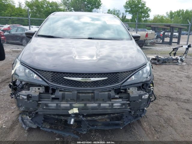 2C4RC1CG1NR105396 Chrysler Voyager
