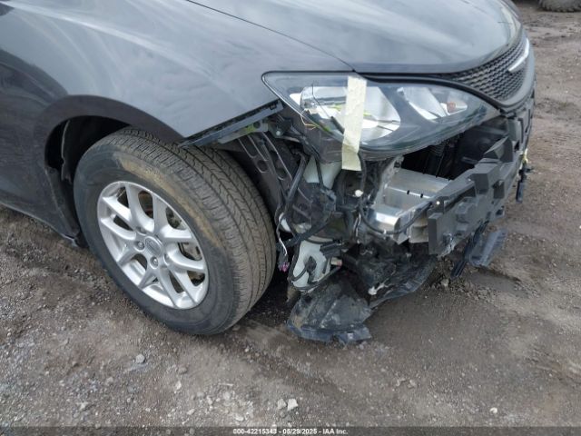 2C4RC1CG1NR105396 Chrysler Voyager