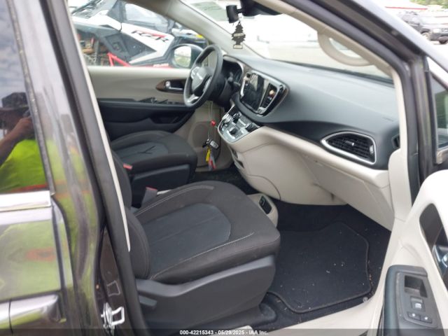 2C4RC1CG1NR105396 Chrysler Voyager
