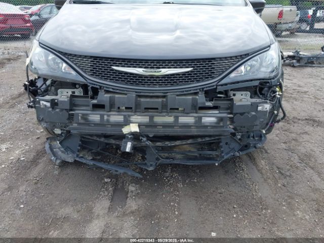 2C4RC1CG1NR105396 Chrysler Voyager