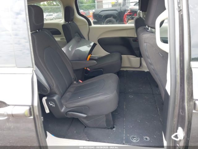 2C4RC1CG1NR105396 Chrysler Voyager