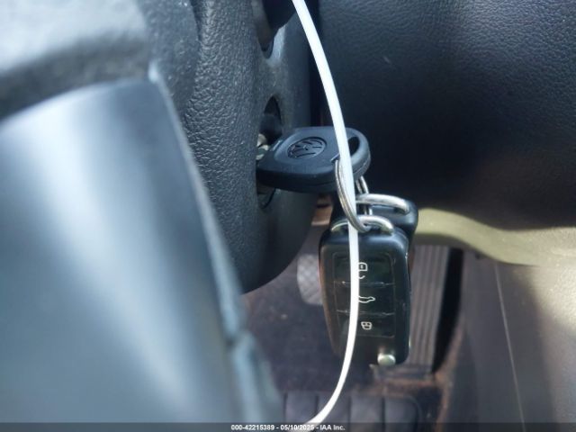 WVGAV7AX2FW115582 Volkswagen TIGUAN S