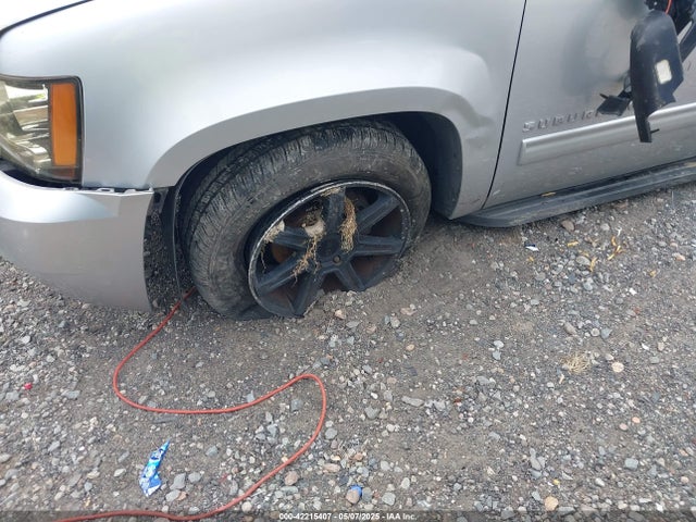 1GNSCJE0XER203597 Chevrolet Suburban 1500 Lt