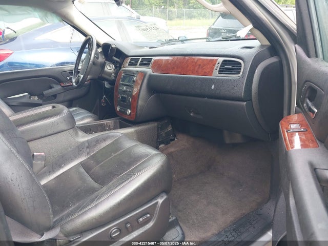 1GNSCJE0XER203597 Chevrolet Suburban 1500 Lt