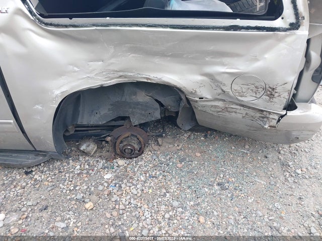 1GNSCJE0XER203597 Chevrolet Suburban 1500 Lt