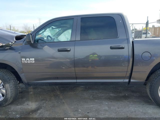 3C6RR7KG1JG238637 RAM 1500 Express  4x4 5'7 Box