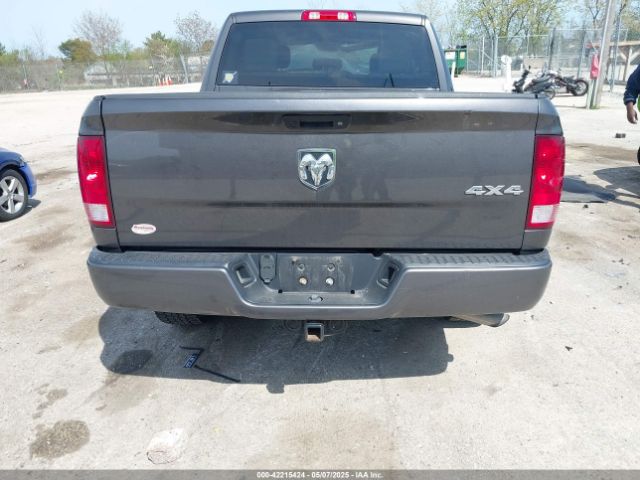 3C6RR7KG1JG238637 RAM 1500 Express  4x4 5'7 Box