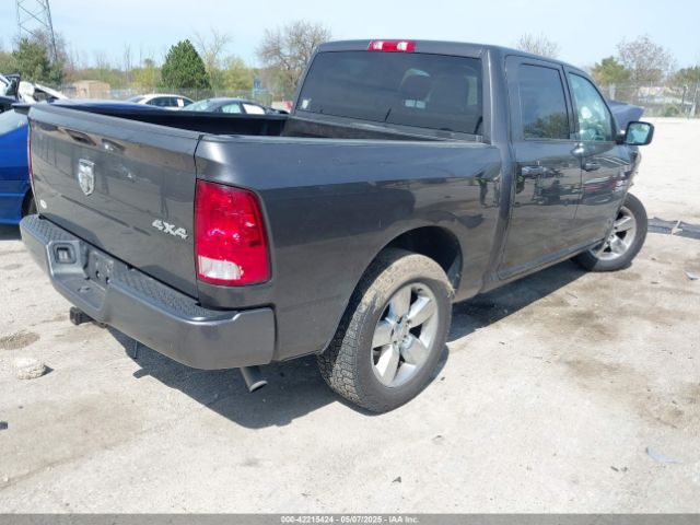 3C6RR7KG1JG238637 RAM 1500 Express  4x4 5'7 Box
