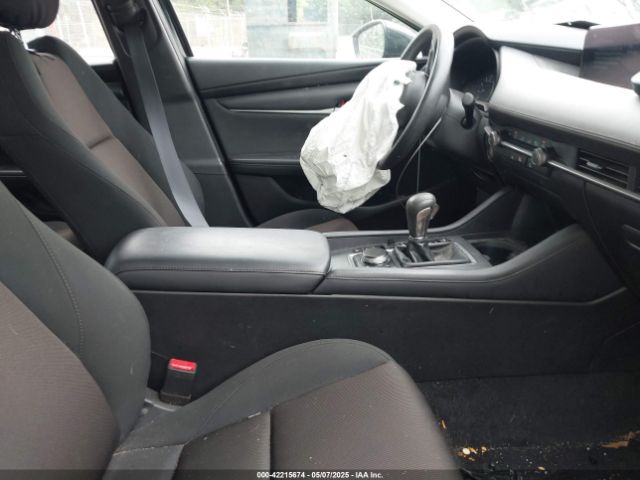 3MZBPAAL8NM302740 Mazda Mazda3 2.5 S