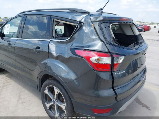 1FMCU0HD8JUB11281 Ford ESCAPE SEL