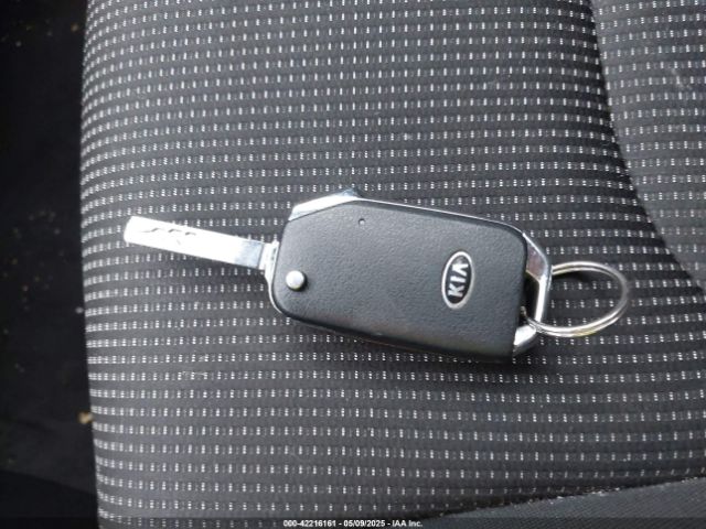 3KPF24AD8KE105862 KIA Forte Lxs