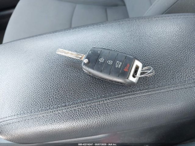 KNAGM4A7XF5579190 KIA Optima Lx