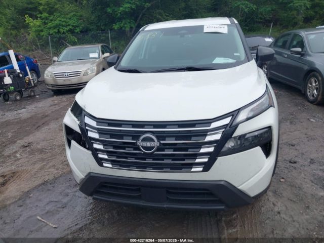 5N1BT3AA4RC681960 Nissan Rogue S Fwd