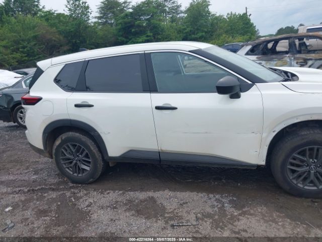 5N1BT3AA4RC681960 Nissan Rogue S Fwd