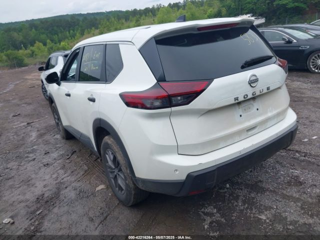 5N1BT3AA4RC681960 Nissan Rogue S Fwd