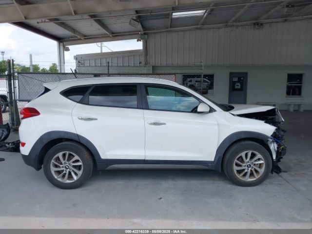 KM8J33A48GU192135 Hyundai TUCSON SE