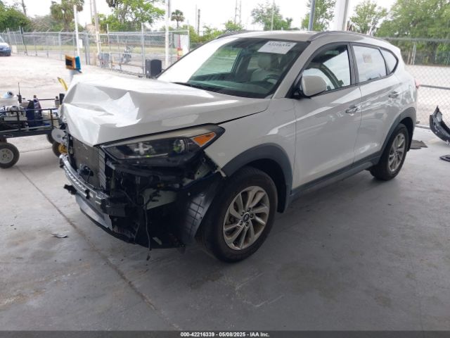 KM8J33A48GU192135 Hyundai TUCSON SE