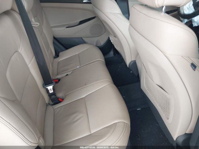 KM8J33A48GU192135 Hyundai TUCSON SE