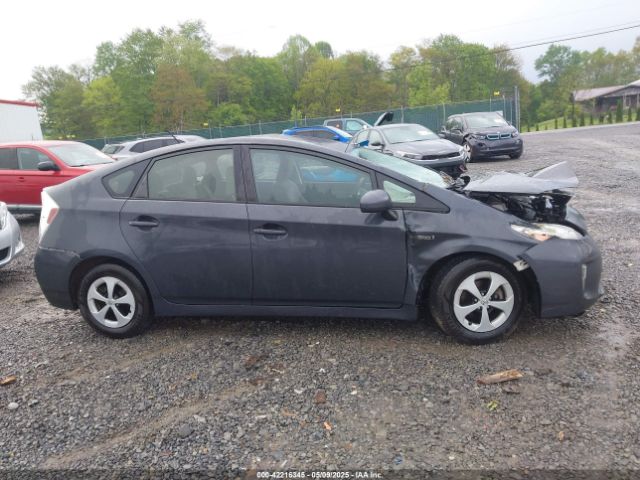 JTDKN3DU2F0439833 Toyota Prius Two