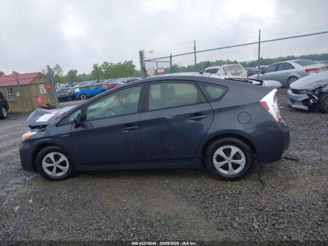 JTDKN3DU2F0439833 Toyota Prius Two
