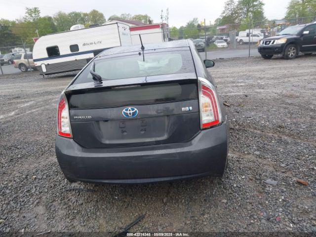 JTDKN3DU2F0439833 Toyota Prius Two