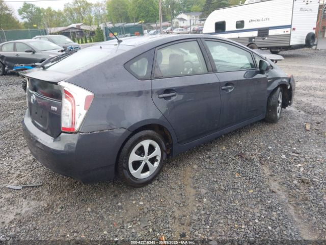 JTDKN3DU2F0439833 Toyota Prius Two