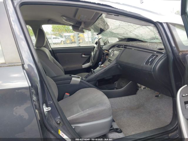 JTDKN3DU2F0439833 Toyota Prius Two