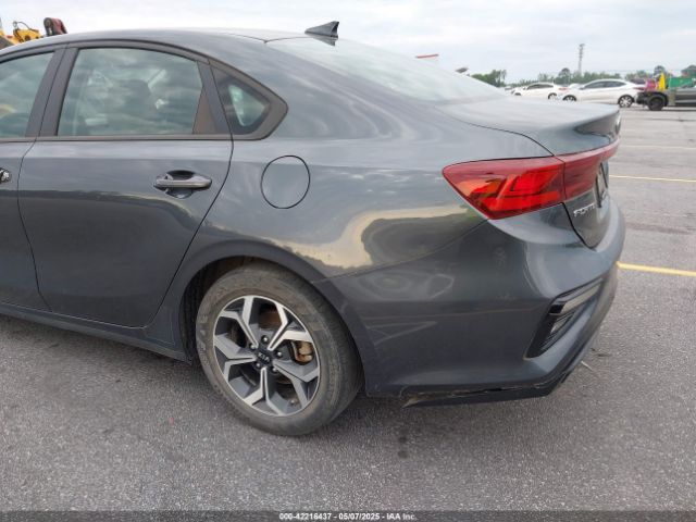 3KPF24AD1ME346570 KIA Forte Lxs