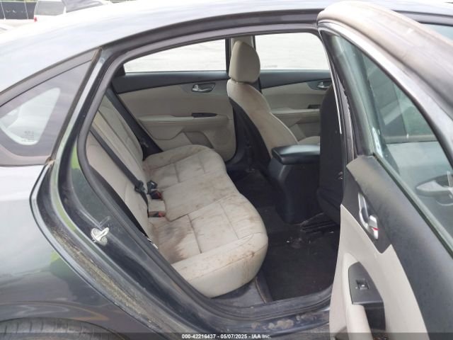 3KPF24AD1ME346570 KIA Forte Lxs