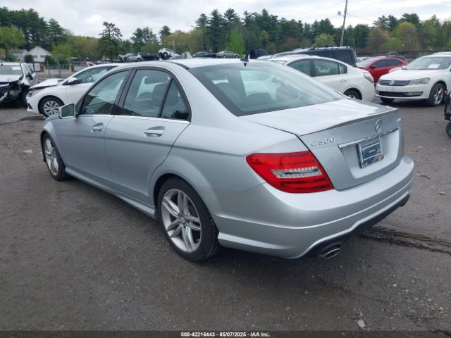 2013 MERCEDES-BENZ C 300 WDDGF8AB0DR256335 Photo 2