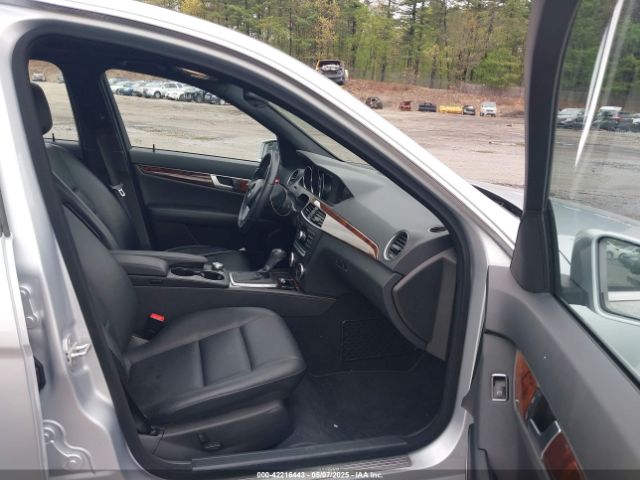 2013 MERCEDES-BENZ C 300 WDDGF8AB0DR256335 Photo 4