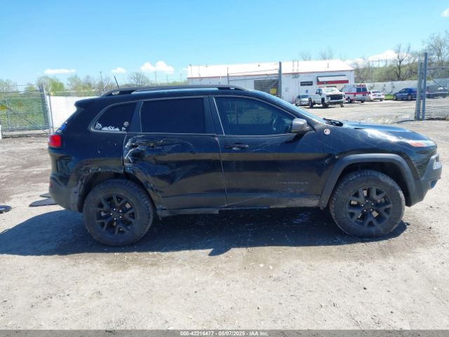 1C4PJMBXXJD572667 Jeep Cherokee Trailhawk 4x4