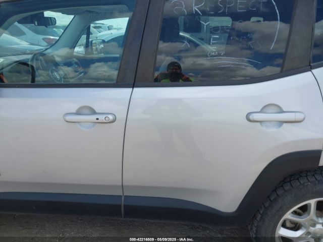 ZACCJBBTXFPB77915 Jeep Renegade Latitude