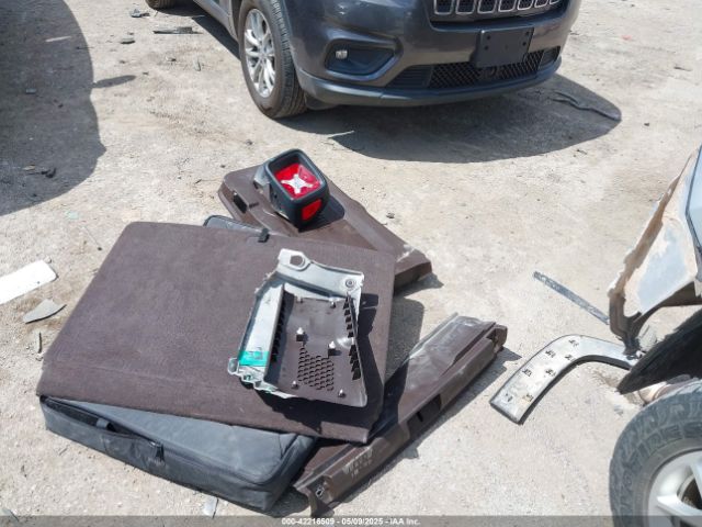 ZACCJBBTXFPB77915 Jeep Renegade Latitude