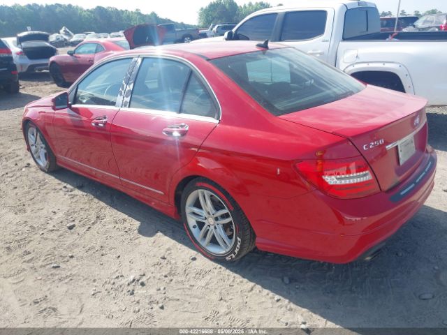 2013 MERCEDES-BENZ C 250 WDDGF4HB2DR262877 Photo 2