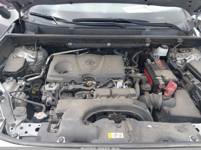 2T3K1RFV8LC064253 Toyota RAV4 LE