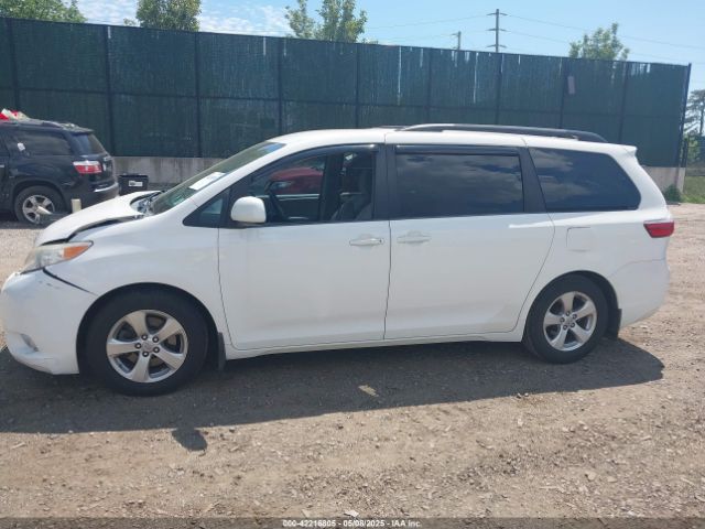 5TDKK3DC1FS599053 Toyota Sienna Le 8 Passenger