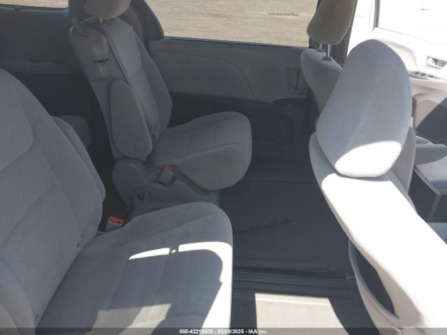 5TDKK3DC1FS599053 Toyota Sienna Le 8 Passenger