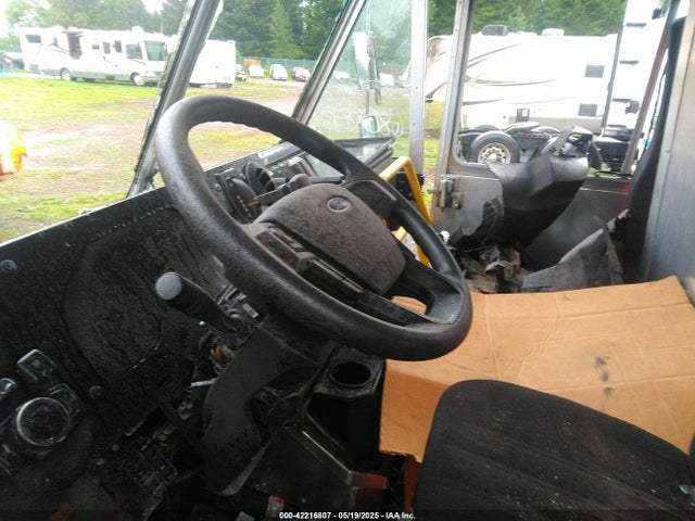 1F66F5KN0P0A00172 Ford F-59 Commercial Stripped