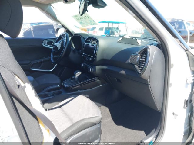 KNDJ23AU7N7163695 KIA Soul X-line