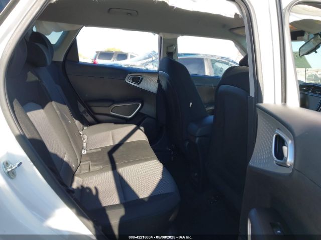 KNDJ23AU7N7163695 KIA Soul X-line