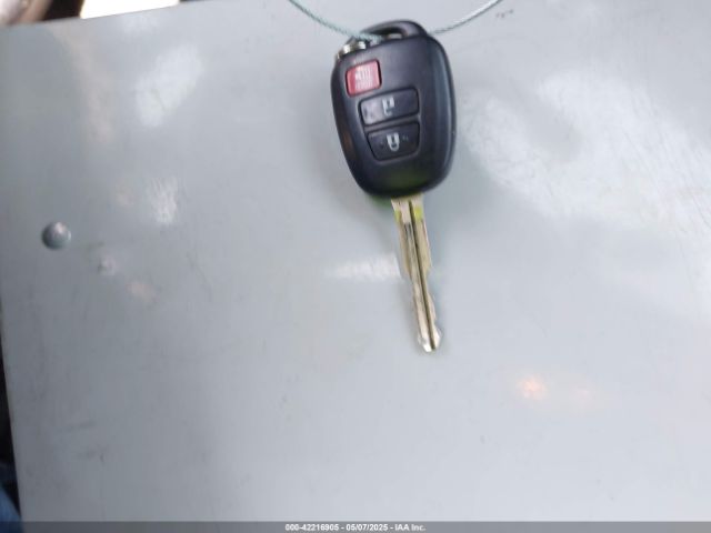 2T3ZFREV3FW184028 Toyota RAV4 LE