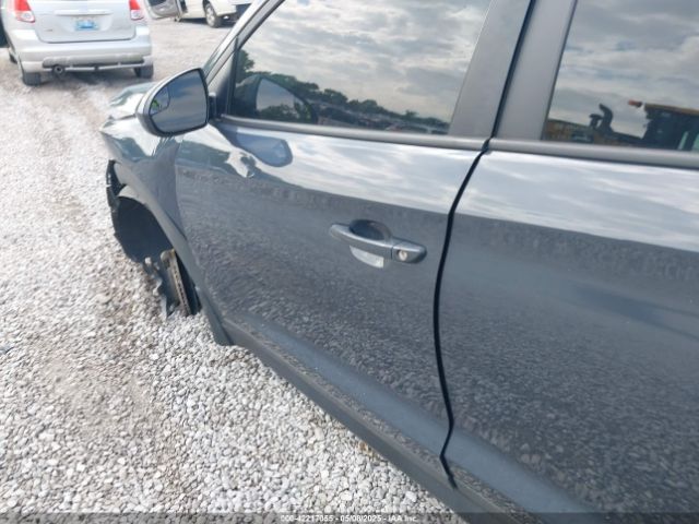 KM8J23A4XKU065561 Hyundai TUCSON SE