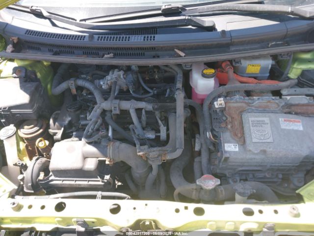 JTDKDTB30G1130211 Toyota Prius C Two
